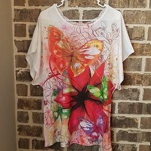 💥🎪⭐Cal Style USA Butterfly & Floral Top